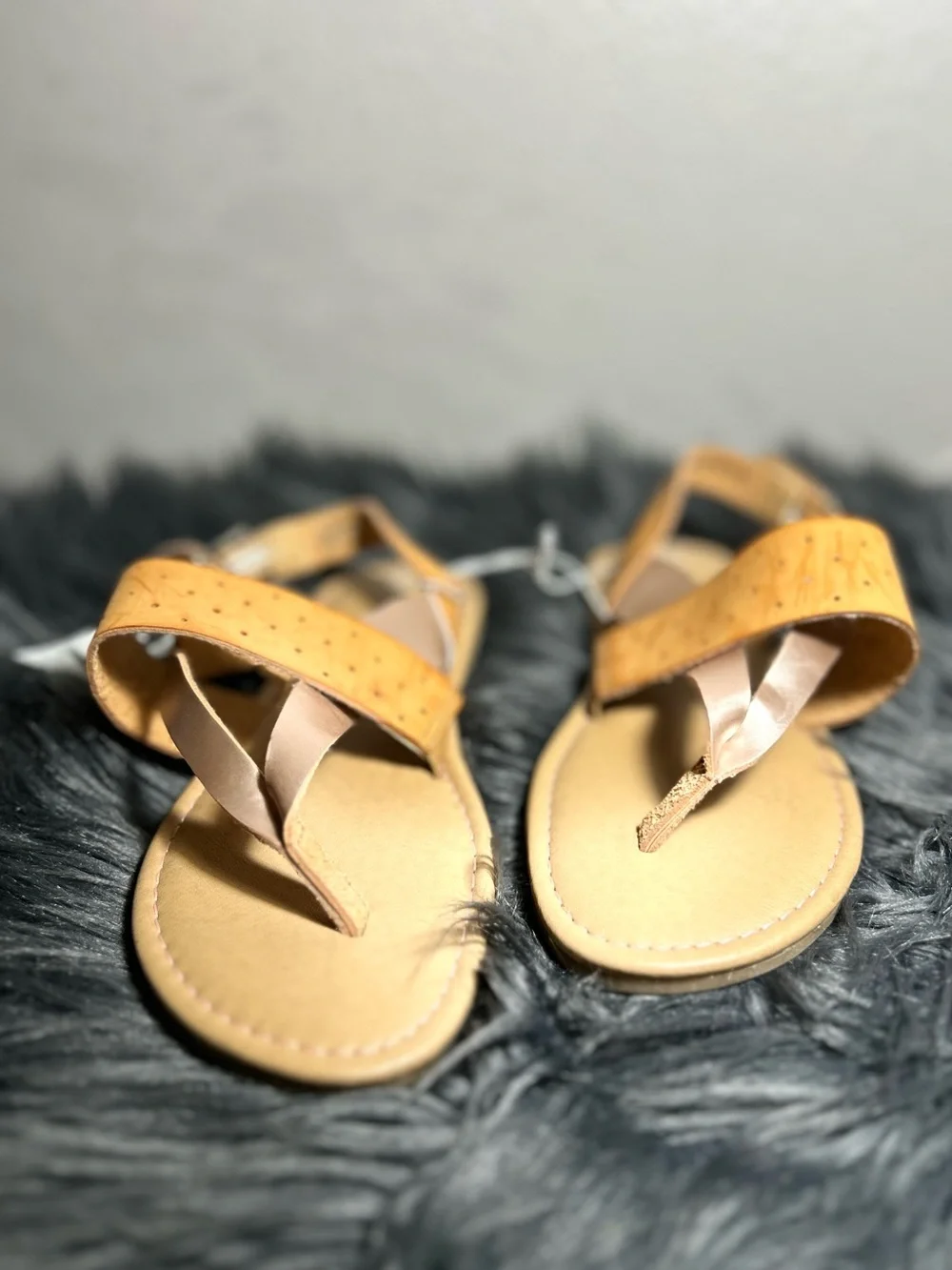 Cat & Jack Dress Sandal Metalic Gold Tan Thong Sandal Size 2